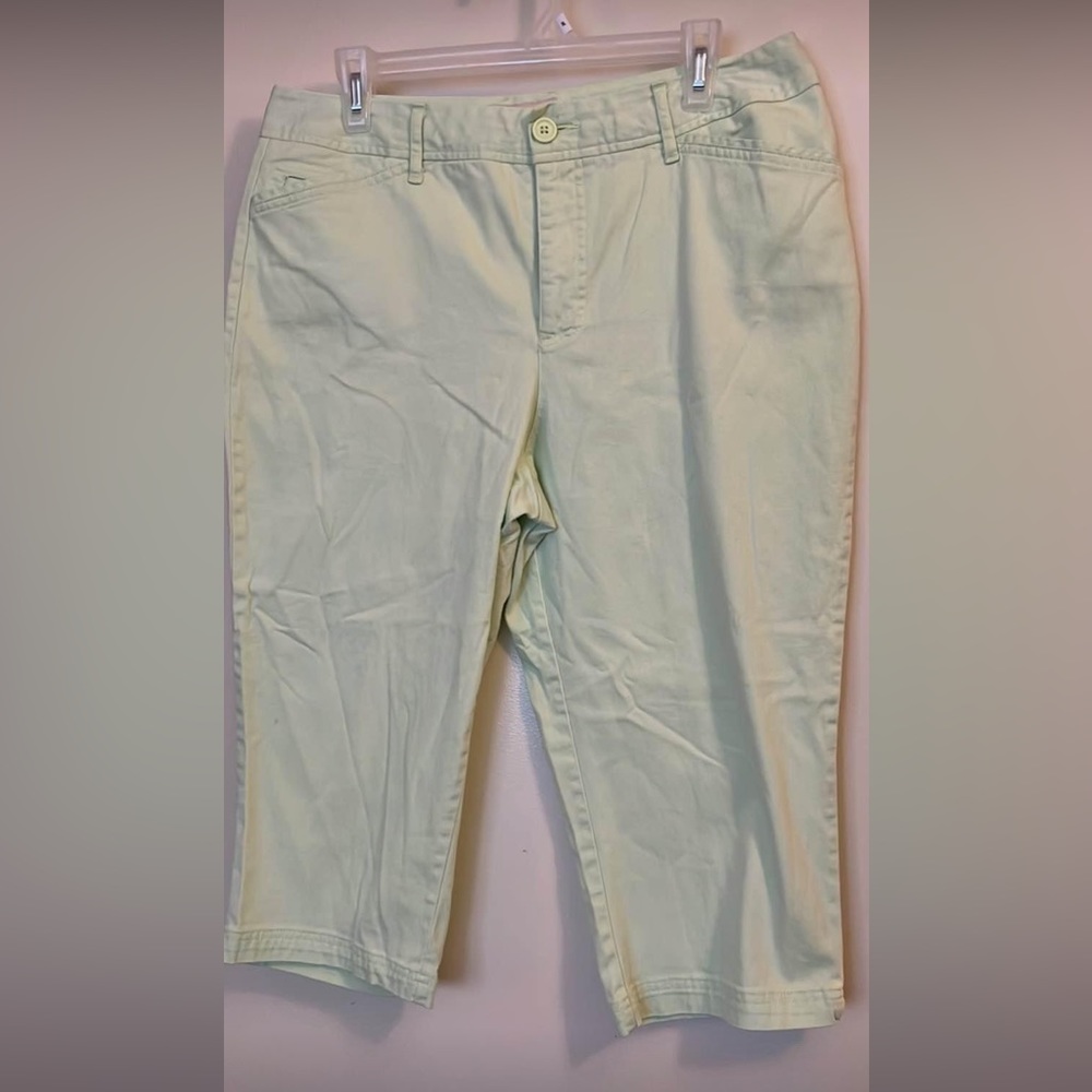 St. John’s Bay Secretly Slender Capri ⭐️NWOT⭐️